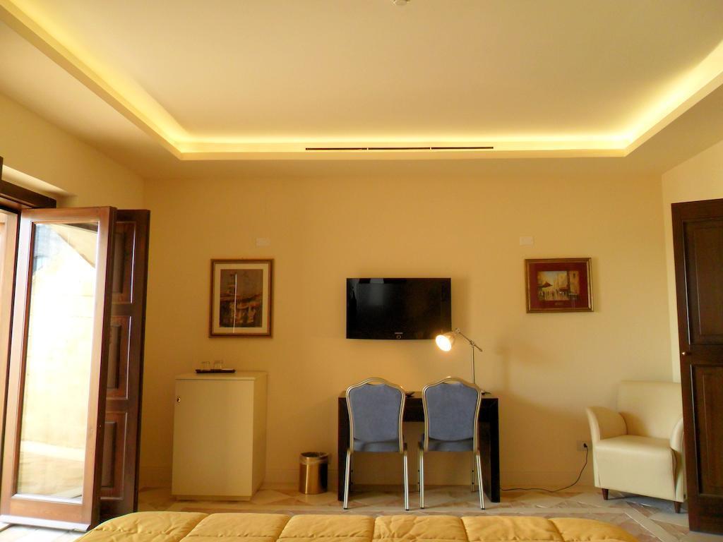Palazzo Viceconte Hotel มาเตรา ภายนอก รูปภาพ