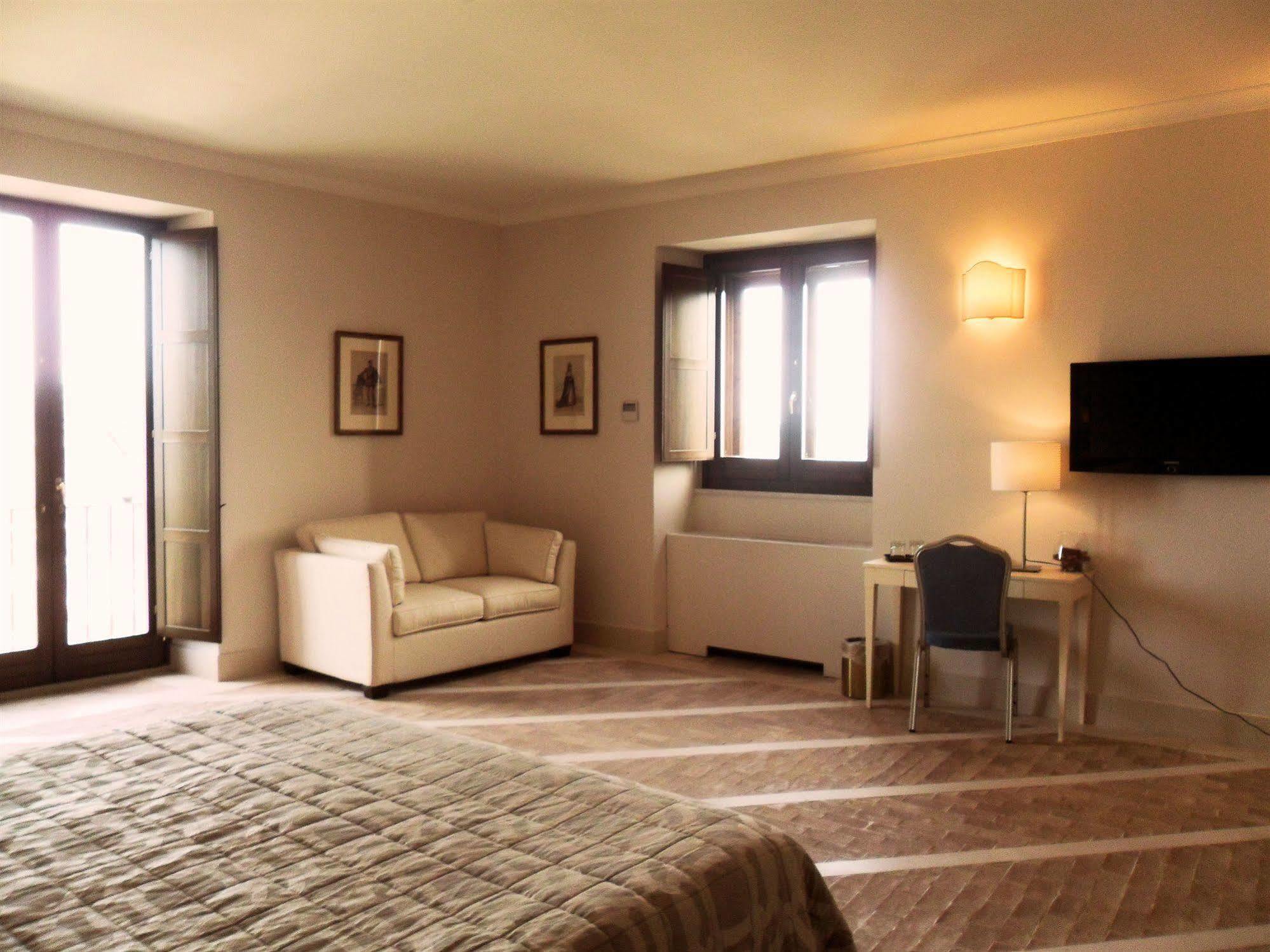 Palazzo Viceconte Hotel มาเตรา ภายนอก รูปภาพ